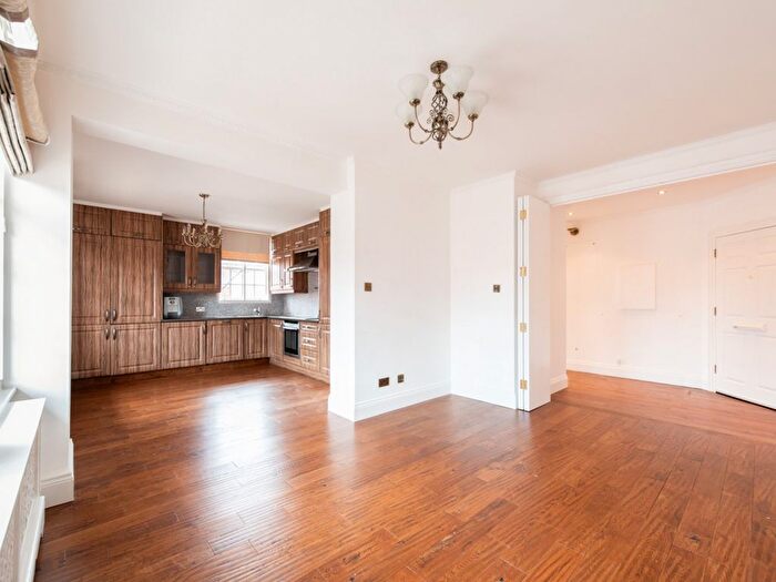 2 Bedroom Flat To Rent In Erasmus Street, London, SW1P