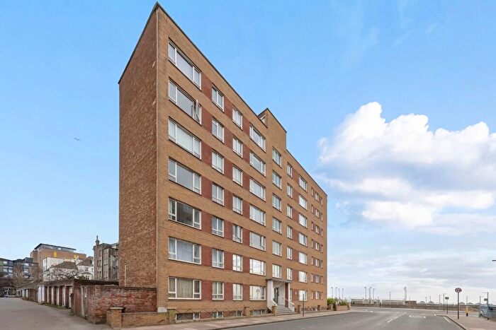 1 Bedroom Flat For Sale In Kingsway, Hove, BN3