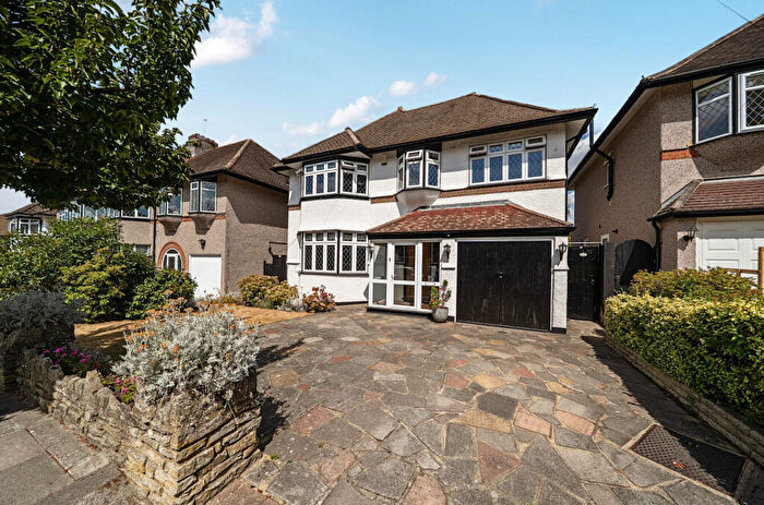 4 Bedroom Detached House For Sale In St. Thomas Drive, Orpington, BR5