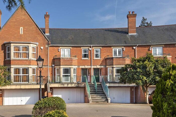 5 Bedroom Town House To Rent In St Ann's Park, Surrey, GU25