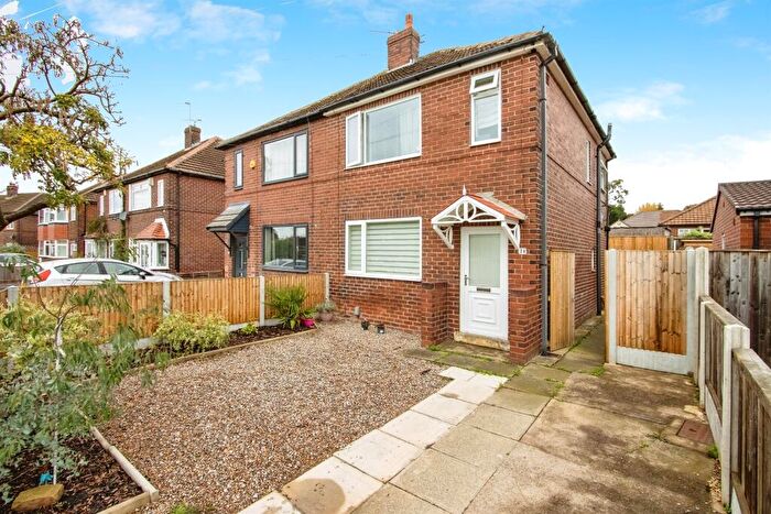 3 Bedroom Semi Detached House For Sale In Kelmscott Crescent, Leeds, LS15