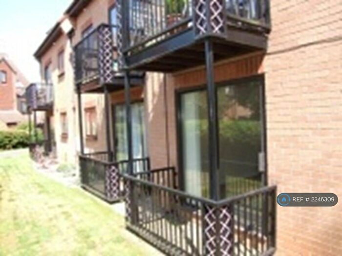 1 Bedroom Flat To Rent In Castle Marina, Nottingham, NG7
