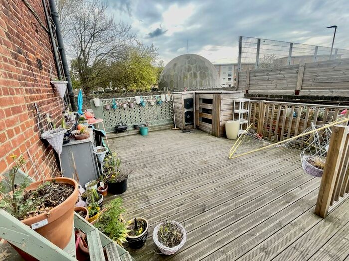 2 Bedroom Apartment To Rent In Woolwich, SE18