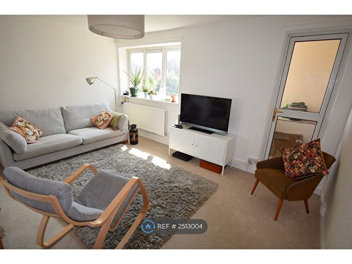 1 Bedroom Flat To Rent In Canonbury Road, London, N1