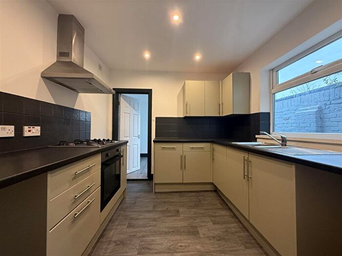 3 Bedroom Terraced House To Rent In Ceylon Street, Hull, HU9