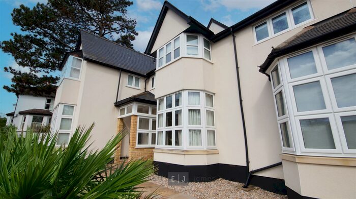 2 Bedroom Penthouse To Rent In Albion Hill, Loughton, IG10