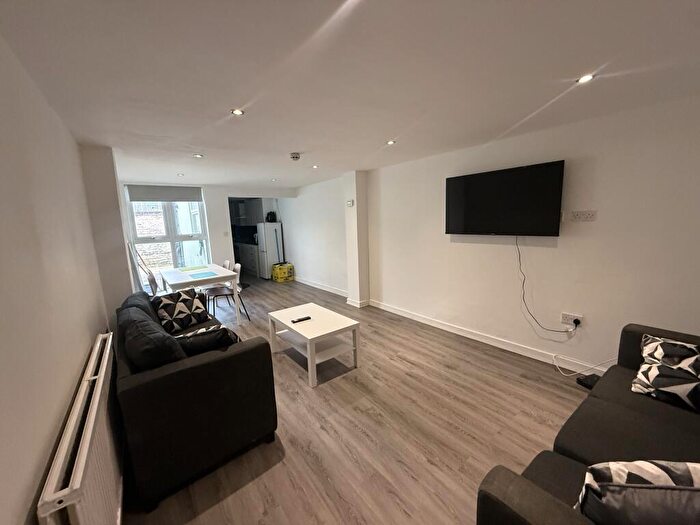 6 Bedroom Terraced House To Rent In Premium: Fredrick Grove // Bed // Bath, NG7