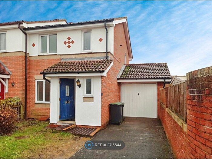 3 Bedroom End Of Terrace House To Rent In Hunter Close, Gosport, PO13