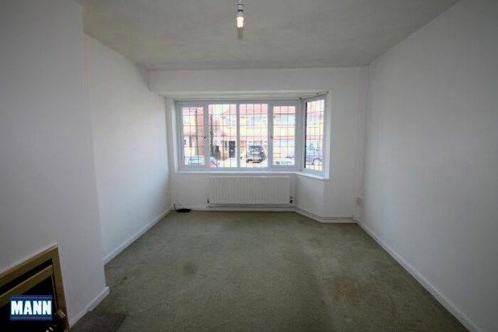 3 Bedroom Property To Rent In Swaledale Road, Dartford, DA2