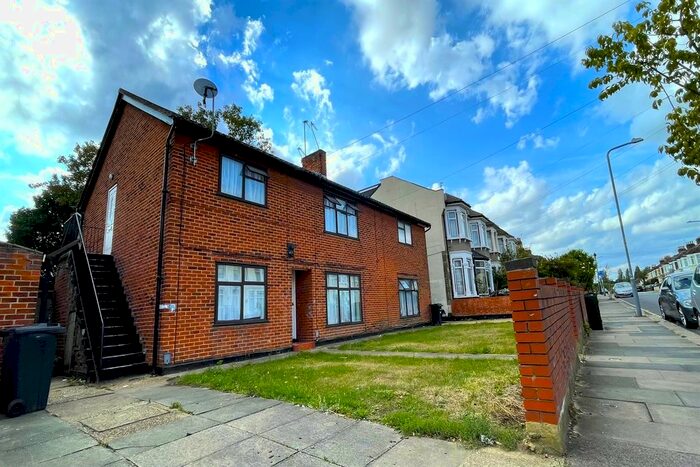 2 Bedroom Flat To Rent In Empress Avenue, Cranbrook, Ilford, IG1