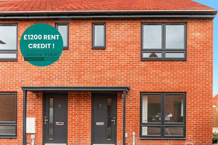 3 Bedroom Semi Detached House To Rent In *Includes A £ Rent Credit!* Stone Lodge Road, Dartford, Kent, DA2