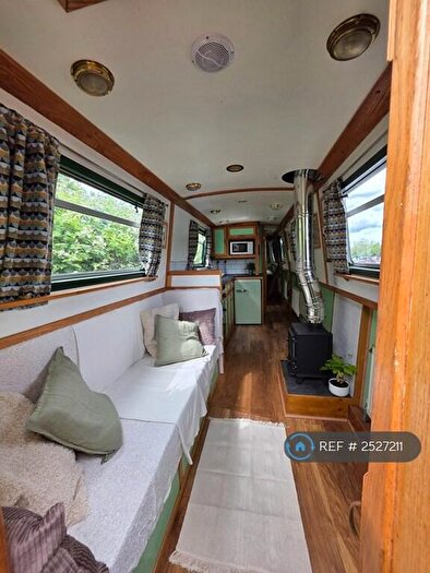 1 Bedroom House Boat To Rent In Station Road, Broxbourne, EN10