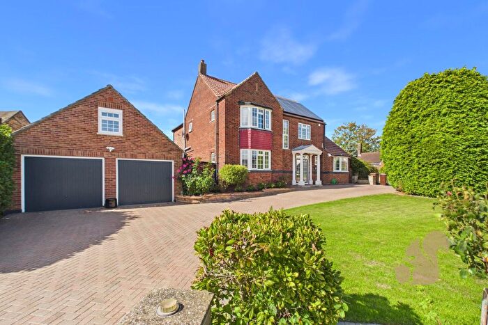 4 Bedroom Detached House For Sale In Dalrymple Close, Chelmsford, CM1