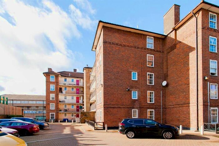 5 Bedroom Flat To Rent In Hollybush Gardens, London, E2