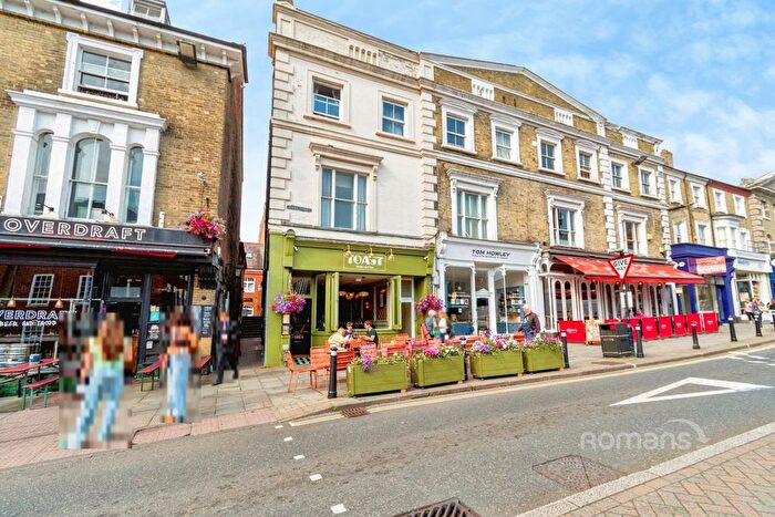 1 Bedroom Flat To Rent In Jewry Street, Winchester, Hampshire, SO23