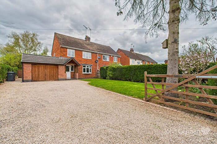 3 Bedroom Semi-Detached House For Sale In Yoxall Road, Newoborough, DE13