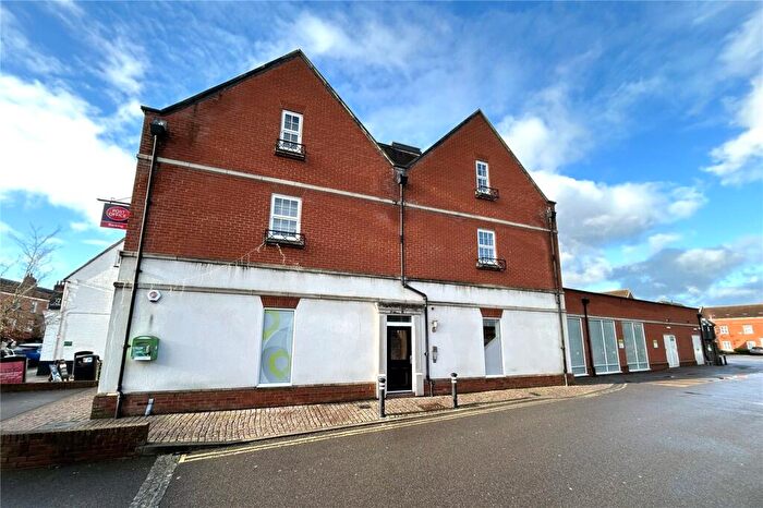 1 Bedroom Flat For Sale In High Street, Odiham, Hook, Hampshire, RG29
