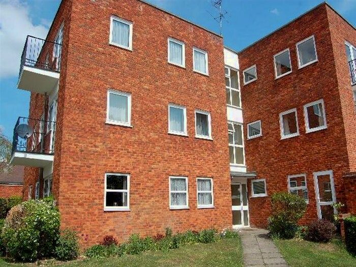 2 Bedroom Flat To Rent In Monks Close, Redbourn, AL3