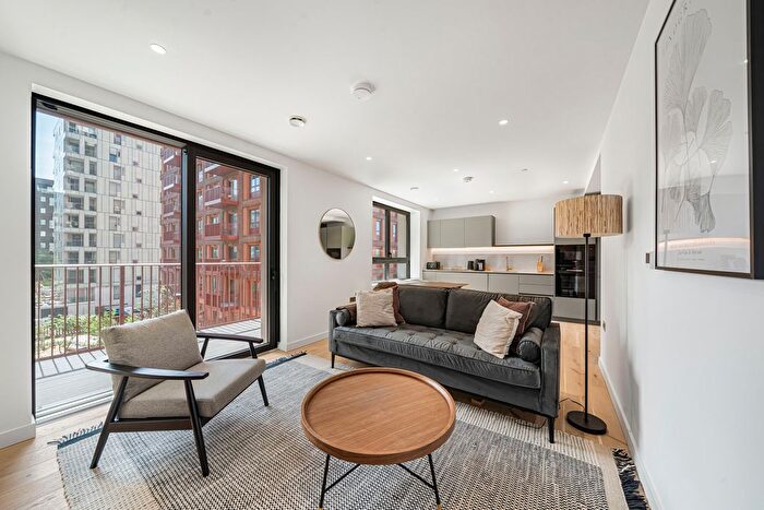 1 Bedroom Flat For Sale In The Riverway, Peninsula Gardens, Greenwich Peninsula, London, SE10