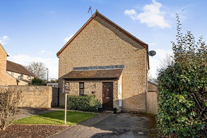 1 Bedroom Semi-Detached House For Sale In Manor Road, Witney, Oxfordshire, OX28