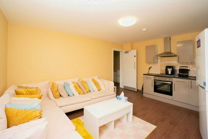 3 Bedroom Flat To Rent In Trinity Road, Bootle, Merseyside, L20