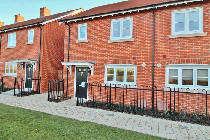 3 Bedroom End Of Terrace House To Rent In Houghton Avenue, Waterlooville, PO7