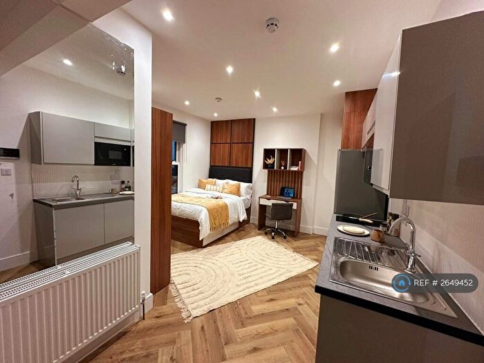 Studio To Rent In Deluxe, Derby, DE1