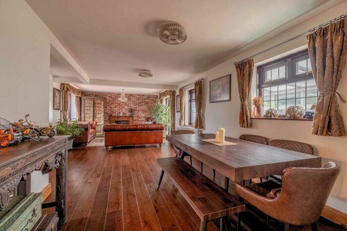 5 Bedroom Detached House For Sale In Stanwell Road, Horton, SL3