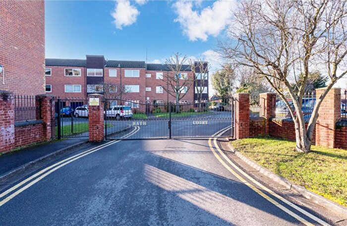 2 Bedroom Apartment For Sale In Bath Court, Powney Road, Maidenhead, SL6