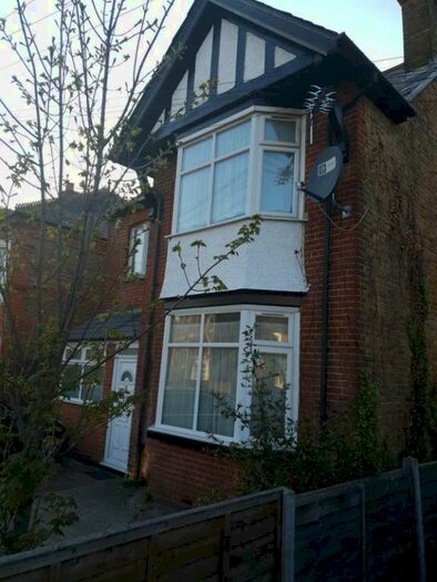 4 Bedroom Semi-Detached House To Rent In Uxbridge Road Slough, SL1