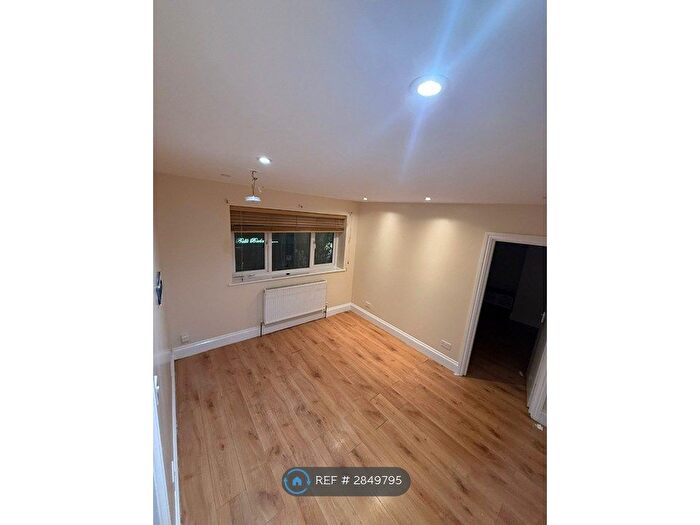 1 Bedroom Flat To Rent In The Broadway, Southall, UB1