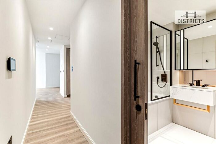 2 Bedroom Apartment To Rent In Aspen Tower, Marsh Wall, E14