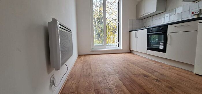 1 Bedroom Flat To Rent In Parkleigh Road, London, SW19