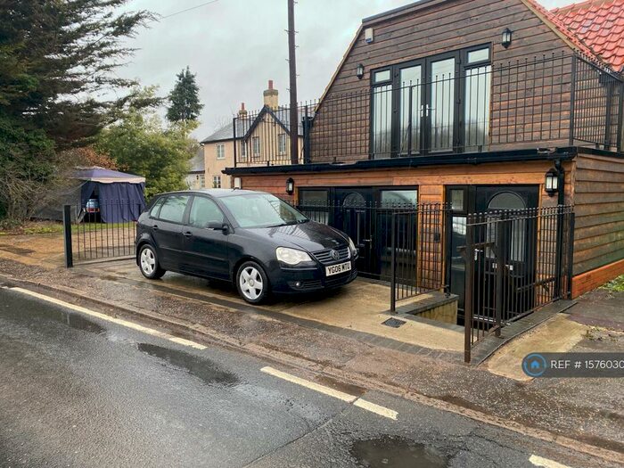 1 Bedroom Detached House To Rent In B, Burnham On Crouch, CM0