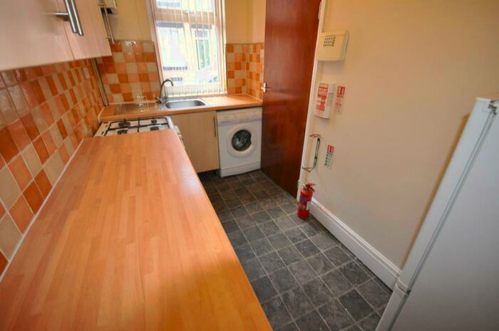 2 Bedroom Terraced House To Rent In Meadow View, Hyde Park, Leeds, LS6