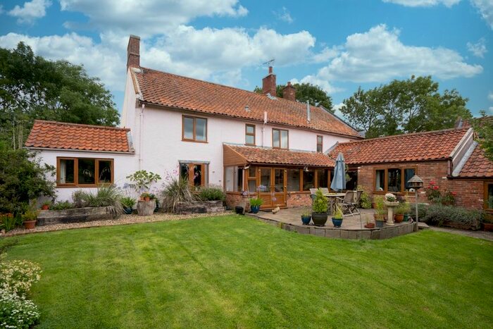 3 Bedroom Semi-Detached House For Sale In Barsham, Beccles, NR34