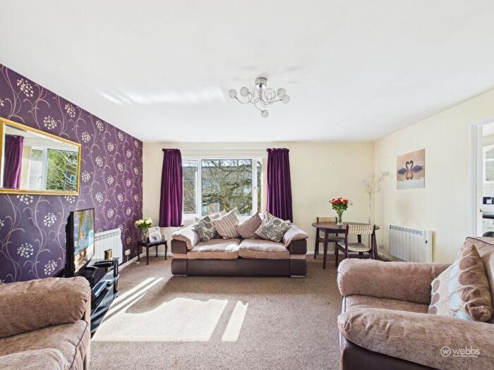2 Bedroom Flat For Sale In Hartscroft, Forestdale, Croydon, CR0