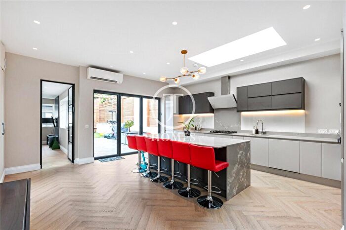 5 Bedroom Semi-Detached House For Sale In Holders Hill Drive, London, NW4