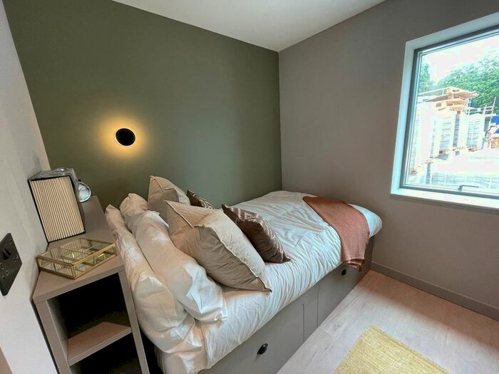 1 Bedroom Flat To Rent In Harvest Road, Englefield Green, Egham, Surrey, TW20