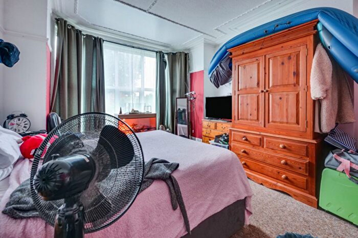 2 Bedroom Flat For Sale In Finchley Road, Westcliff-On-Sea, SS0