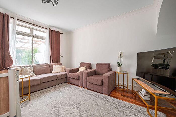 4 Bedroom Semi Detached House To Rent In Barnet Way, Mill Hill, London, NW7