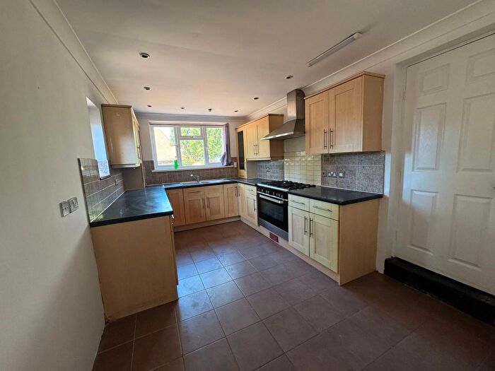 3 Bedroom End Of Terrace House To Rent In Chalgrove Crescent, Ilford, IG5