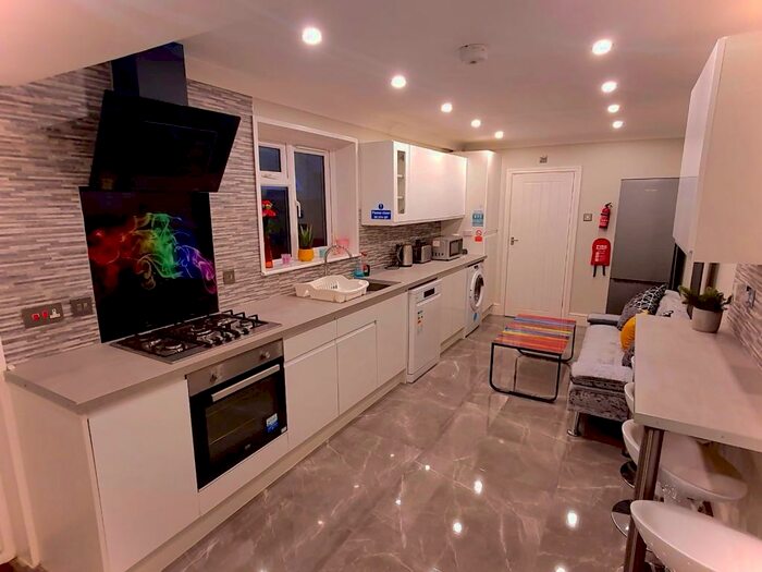 5 Bedroom Terraced House To Rent In Fraser Road, Southsea, PO5