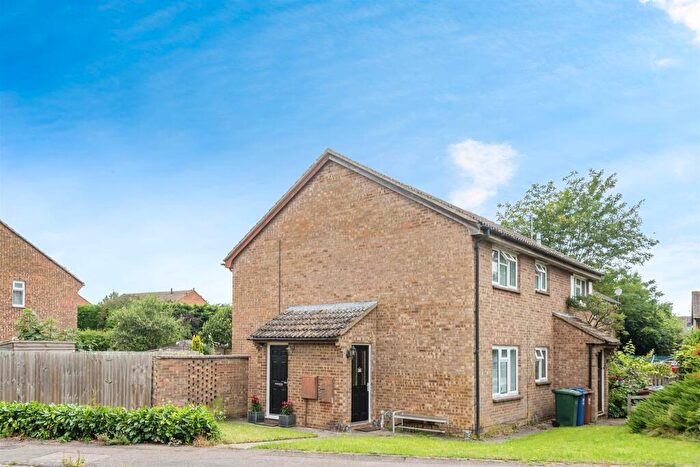 1 Bedroom Cluster House For Sale In Meadow Way, Yarnton, Kidlington, OX5