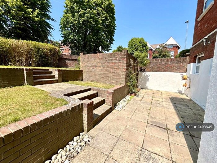 3 Bedroom Flat To Rent In Craneswater Apartments, Southsea, PO4