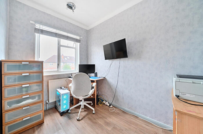 3 Bedroom Terraced House For Sale In Manor Road, Mitcham, CR4