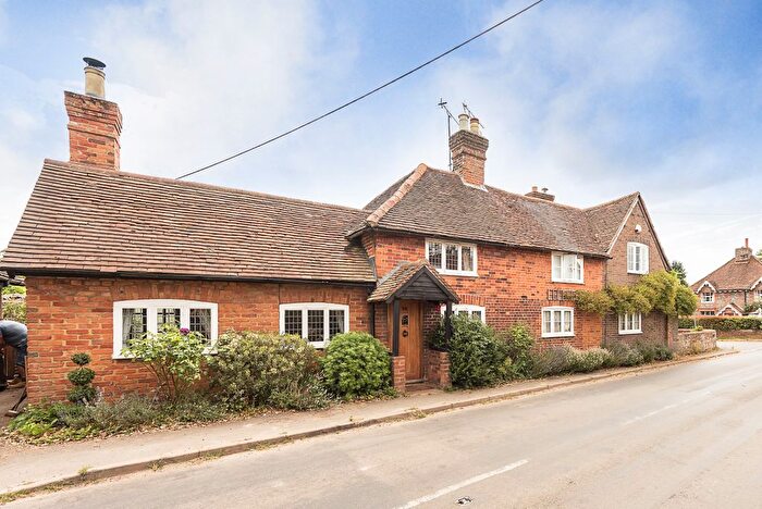 2 Bedroom Semi-Detached House For Sale In Birch Lane, Hemel Hempstead, HP3