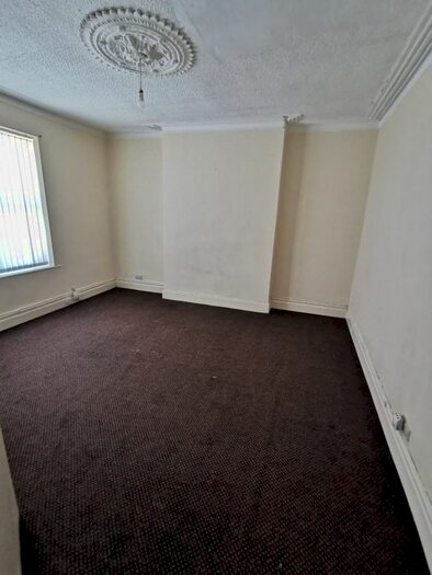 3 Bedroom Flat To Rent In Rosebery Avenue, Gateshead, NE8