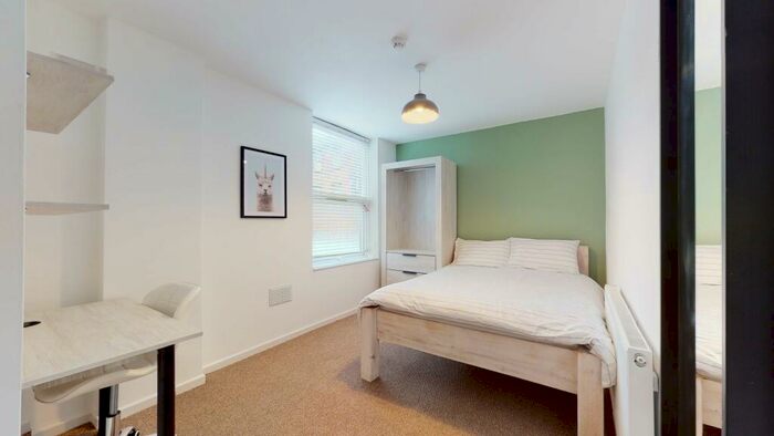 5 Bedroom House To Rent In Chestnut Court, L15