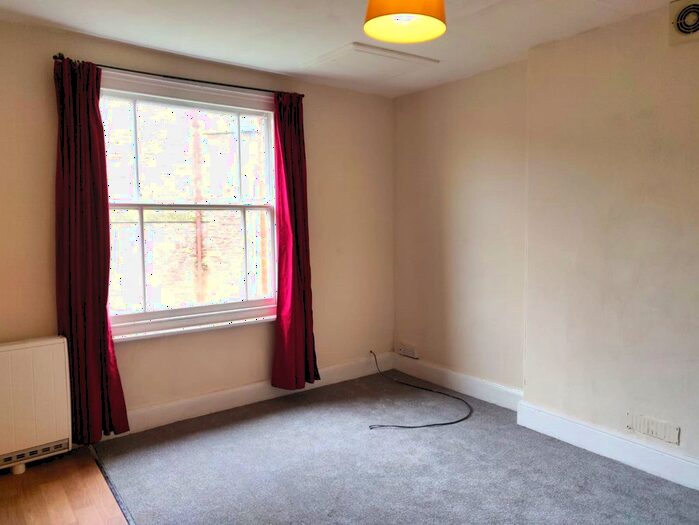 1 Bedroom Flat To Rent In Copplestone Drive, Exeter, EX4